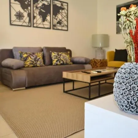 Hébergement de vacances White 47 House - Pool View & Private Garden *
